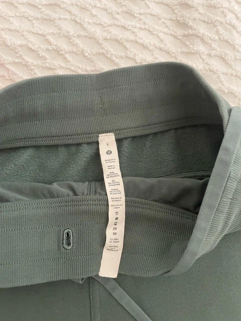 Lululemon Shorts in Coral and Olive size 6